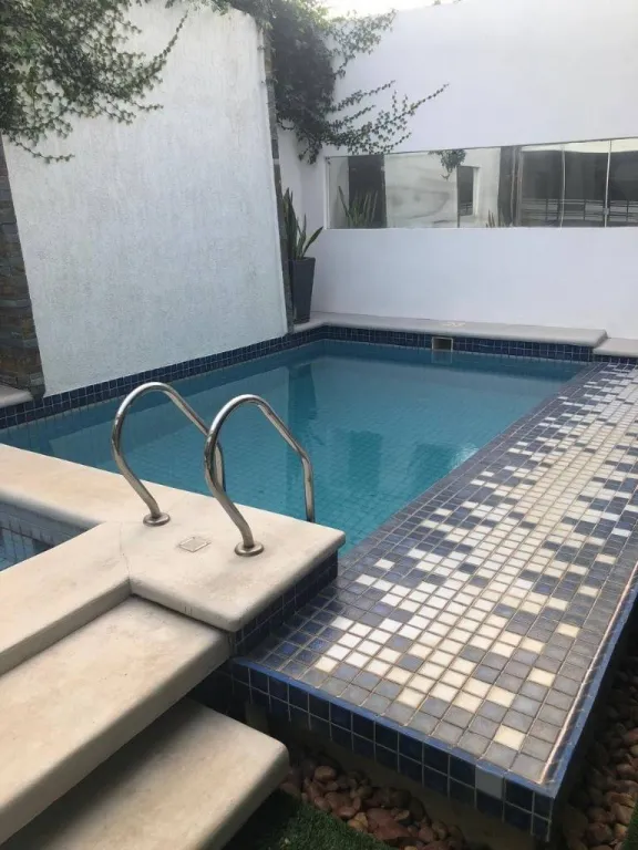 ALQUILO MODERNA CASA AMOBLADA Y EQUIPADA — foto 2