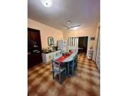 CASA EN VENTA EN ESQUINA, BARRIO KENNEDY, LAMBARÉ