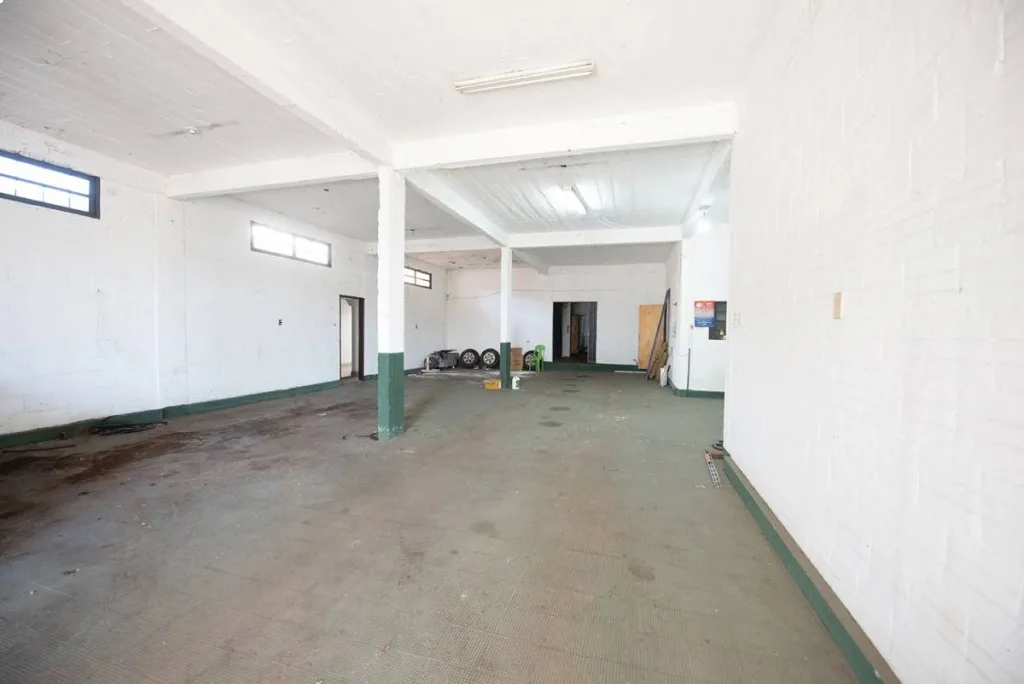 VENDO PROPIEDAD COMERCIAL FERNANDO DE LA MORA, ZONA SUR — foto 2