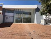S/ BRUNO GUGGIARI, CONEXIONES INMEDITAS: 900 M2 IMPECABLE, P/ USO INMEDIATO, P/ SHOWROOM.