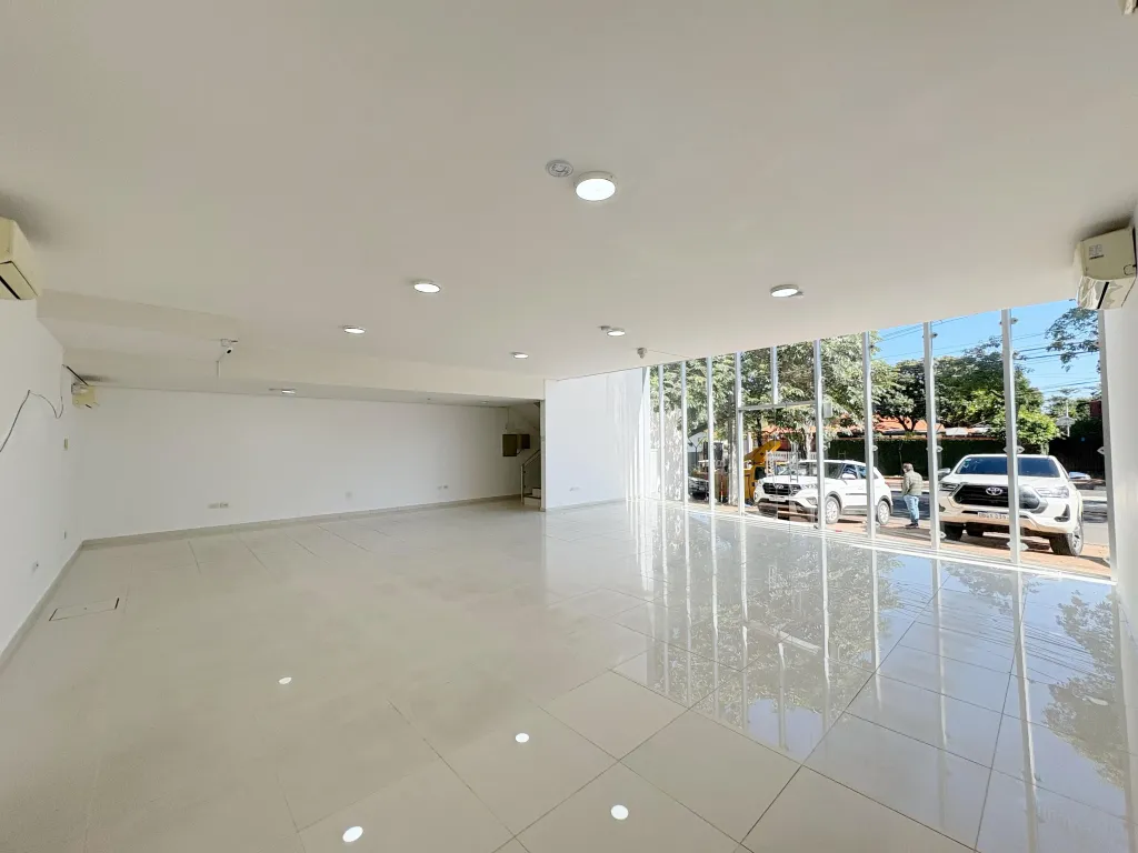 S BRUNO GUGGIARI, CONEXIONES INMEDITAS: 900 M2 IMPECABLE, P USO INMEDIATO, P SHOWROOM. — фото 2