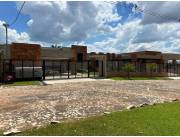 SURUBI`I, VENTA/ ALQUILER: INIGUALABLE RESIDENCIA, AMPLIOS AMBIENTES, GRAN JARDÌN, QUINCHO