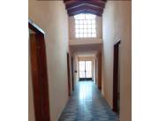 Vendo amplia casa