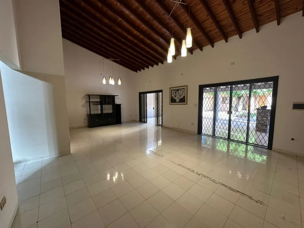 EN VENTA! PROPIEDAD SOBRE 1 DE MARZO -LAMBARE — foto 3