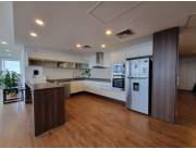 EN VENTA: Sobre Av. Boggiani: Semipiso amoblado en MIAMI TOWER