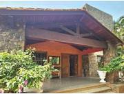 VENDO AMPLIA RESIDENCIA EN SAN LORENZO