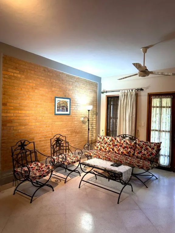 VENDO AMPLIA RESIDENCIA, BARRIO MBOCAYATY, ASUNCIÓN — foto 3