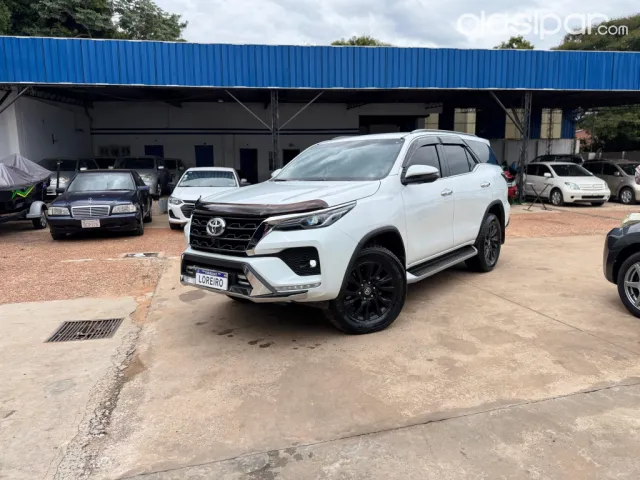 Toyota Fortuner 2023 — foto 2