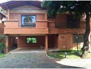 BO. MCAL. ESTIGARRIBIA: CASA DUPLEX EN IMPORTANTE CONDOMINIO CERRADO, JARDINES, PISCINA.