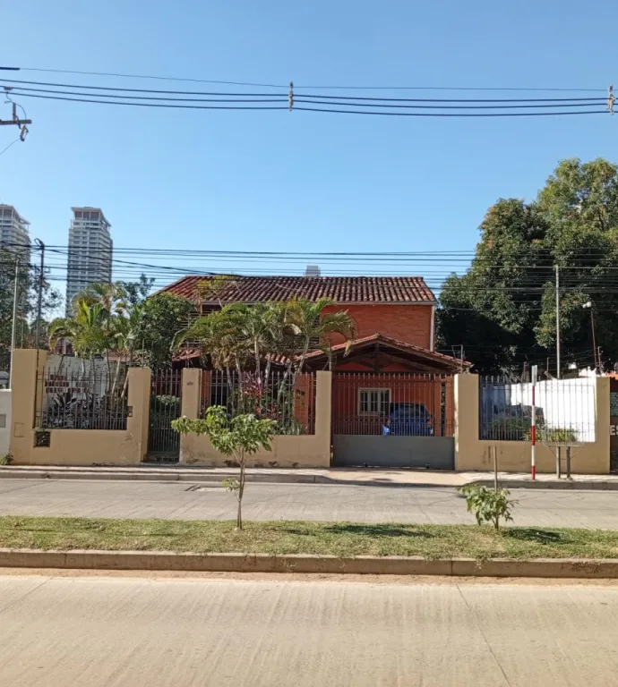 VENDO TERRRENO CON CASA A REFACCIONAR O DEMOLER SOBRE LA AVDA. MOLAS LOPEZ — foto 3