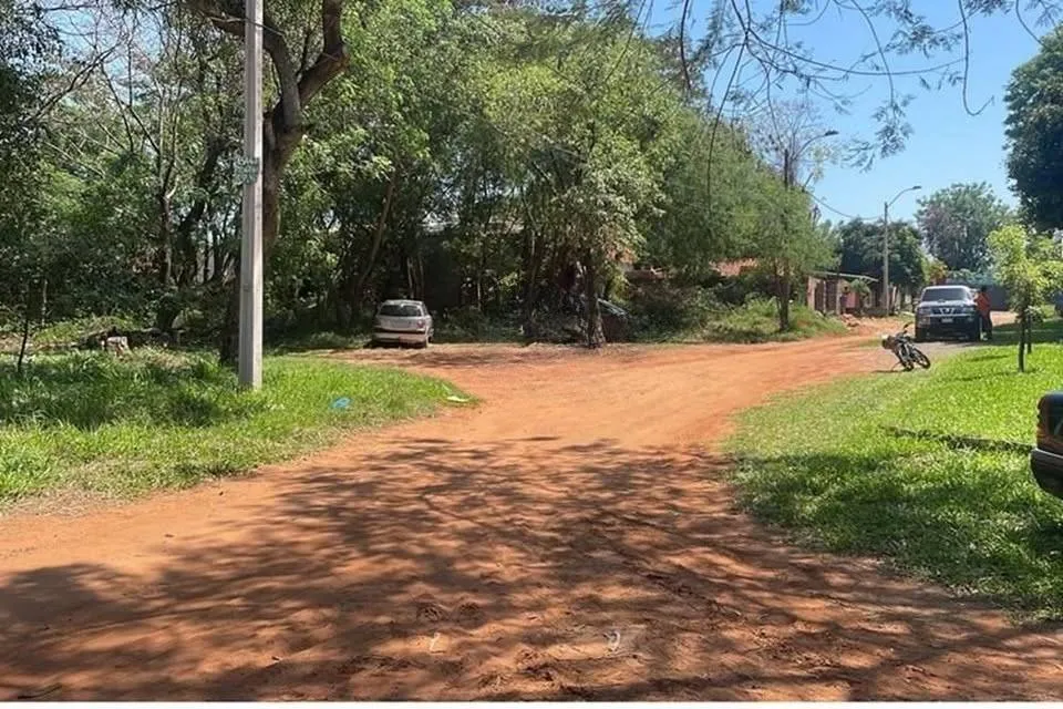 En venta amplio terreno en Jardín de Oro Luque — foto 2