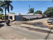 VENDO CASA EN ESQUINA CON LOCAL COMERCIAL EN LAMBARE 4 DORMITORIOS