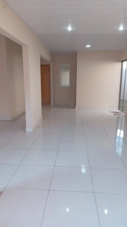 VENDO CASA EN ESQUINA CON LOCAL COMERCIAL EN LAMBARE 4 DORMITORIOS — foto 2