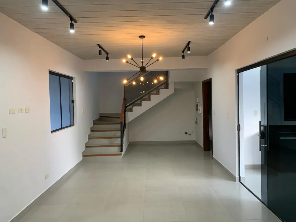 VENDO DÚPLEX A ESTRENAR EN LUQUE!! — foto 2