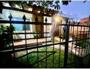 Venta de casa a refaccionar en barrio Mburucuya, zona Salvador del Mundo