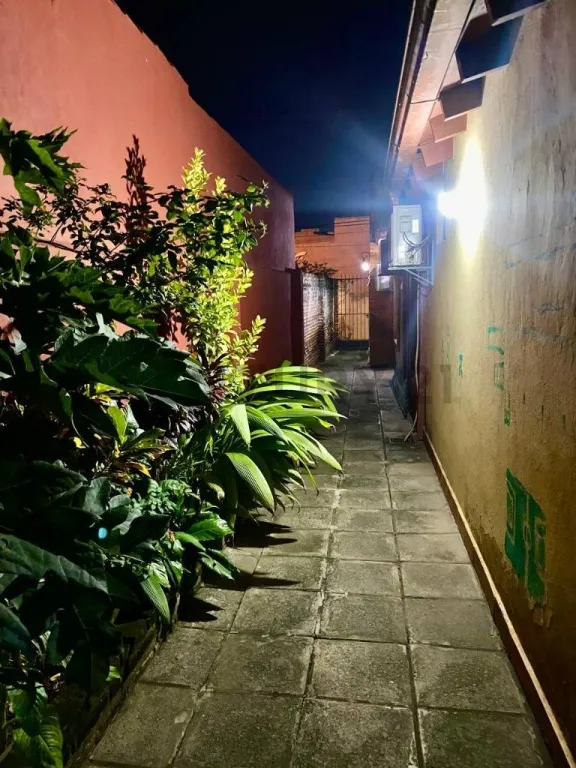 Venta de casa a refaccionar en barrio Mburucuya, zona Salvador del Mundo — foto 2