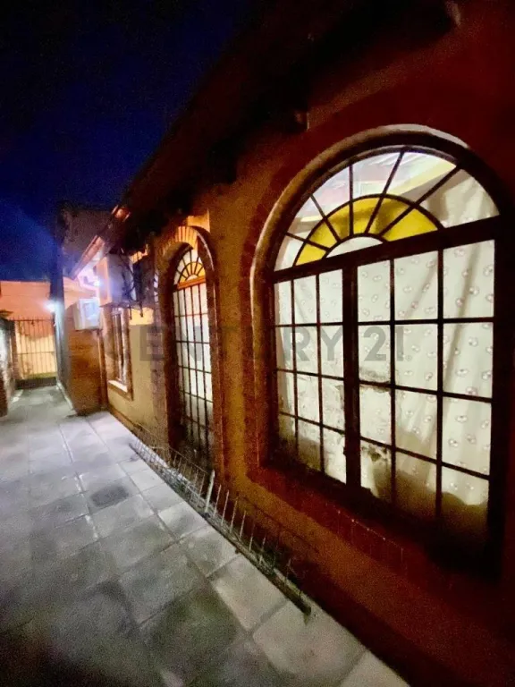 Venta de casa a refaccionar en barrio Mburucuya, zona Salvador del Mundo — foto 3