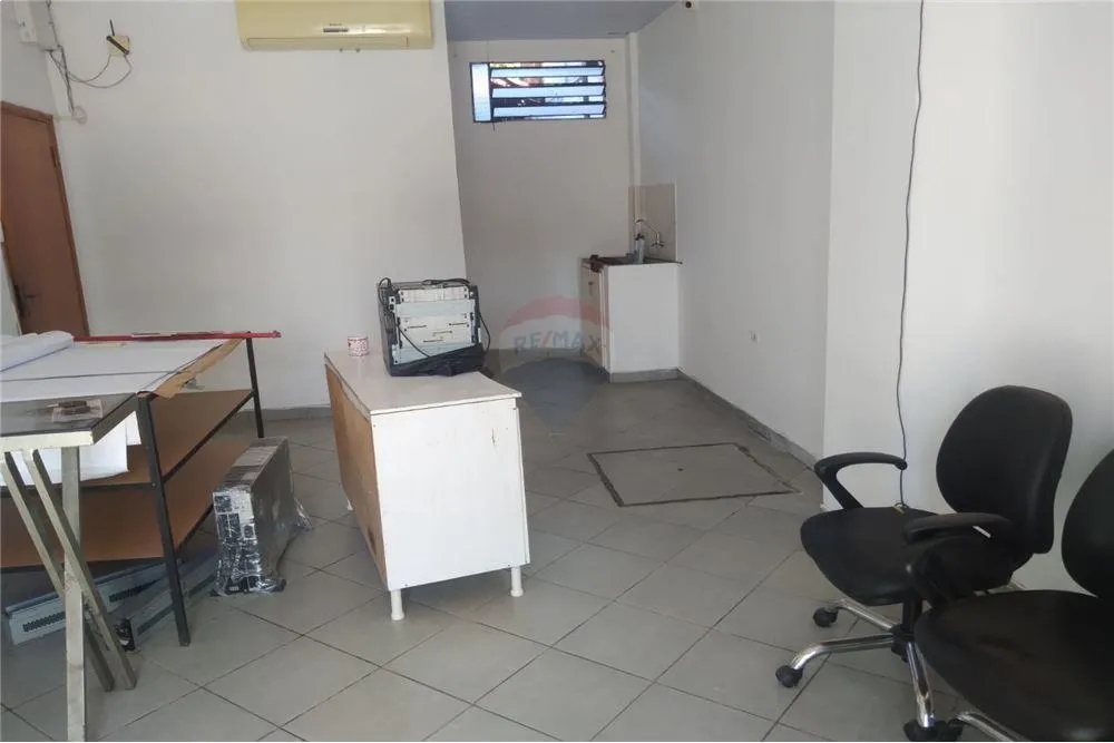 ALQUILO SALON COMERCIAL EN BARRIO HERRERA — foto 2