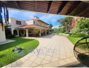 EN VENTA – AMPLIA CASA EN BARRIO CARMELITAS