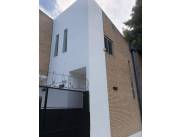 ALQUILO DÚPLEX DE 2 DORMITORIOS EN TERCER BARRIO LUQUE COD A0699