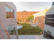 EN VENTA CASAS DE TRES DORMITORIOS EN BARRIO CERRADO ARASY I, AREGUA