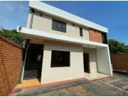 EN VENTA MODERNA CASA EN LUQUE ZONA CAMPO VIA ID 37251