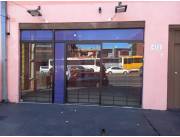 ALQUILO SALON COMERCIAL SOBRE ACCESO SUR (A 500 MTS. DE 4 MOJONES)