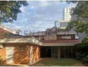 CASA A LA VENTA EN ZONA ESTRATÉGICA EN LAS LOMAS