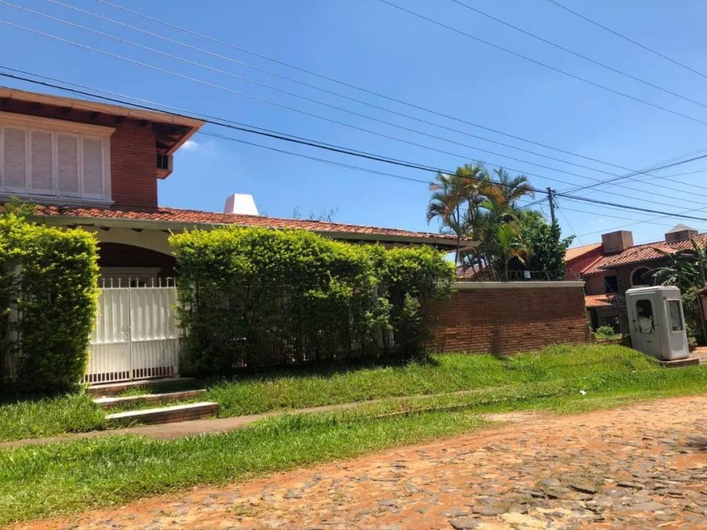 EN VENTA CASA EN ESQUINA A REMODELAR O DEMOLER A 2 CUADRAS DE 1ER PRESIDENTE — photo 2