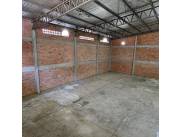Alquilo depósito de 350 m2 con oficinas en Mariano zona aeropuerto
