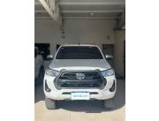 VENDO TOYOTA HILUX SR D/C 4X4 AÑO 2023