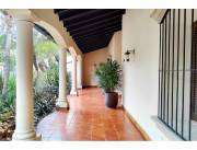 VENDO IMPORTANTE RESIDENCIA PARA USO COMERCIAL O RESIDENCIAL EN VILLA MORRA