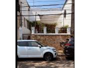UN OASIS! ASUNCION CENTRO: 260M2, 2 DORMIT + ESCRITORIO + AMPLIA RECEPCIÓN + JARDINES.