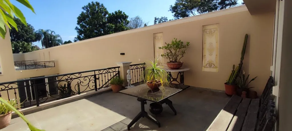 HERMOSA RESIDENCIA EN VENTA ZONA COLEGIO SEK — foto 2
