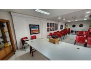 Edificio con oficinas o salones en venta zona Av Artigas