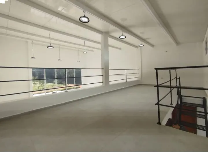 Alquilo salon comercial cod 5678 — photo 2