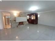 ALQUILO HERMOSA RESIDENCIA EN BARRIO MBURICAO