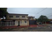 Alquilo Casa de 3 dormitorios en planta baja zona barrio San Vicente de Asunción