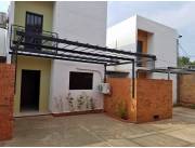 Alquilo Duplex de 2 dormitorios en condominio de Luque en Palma Loma zona Sagrada Familia