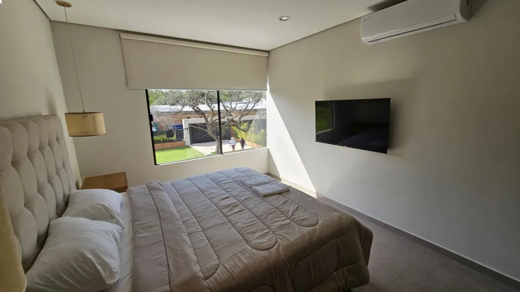 EN VENTA HERMOSA CASA ESTILO MODERNO MINIMALISTA — foto 3