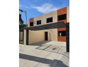 D084. VENDO DUPLEX DE 2 DORM. TODO EN PLANTA BAJA, EN MARIANO ROQUE ALONSO