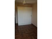 Alquilo amplio Departamento luque laurelty