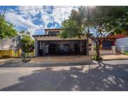 VENDO AMPLIA CASA EN SAJONIA
