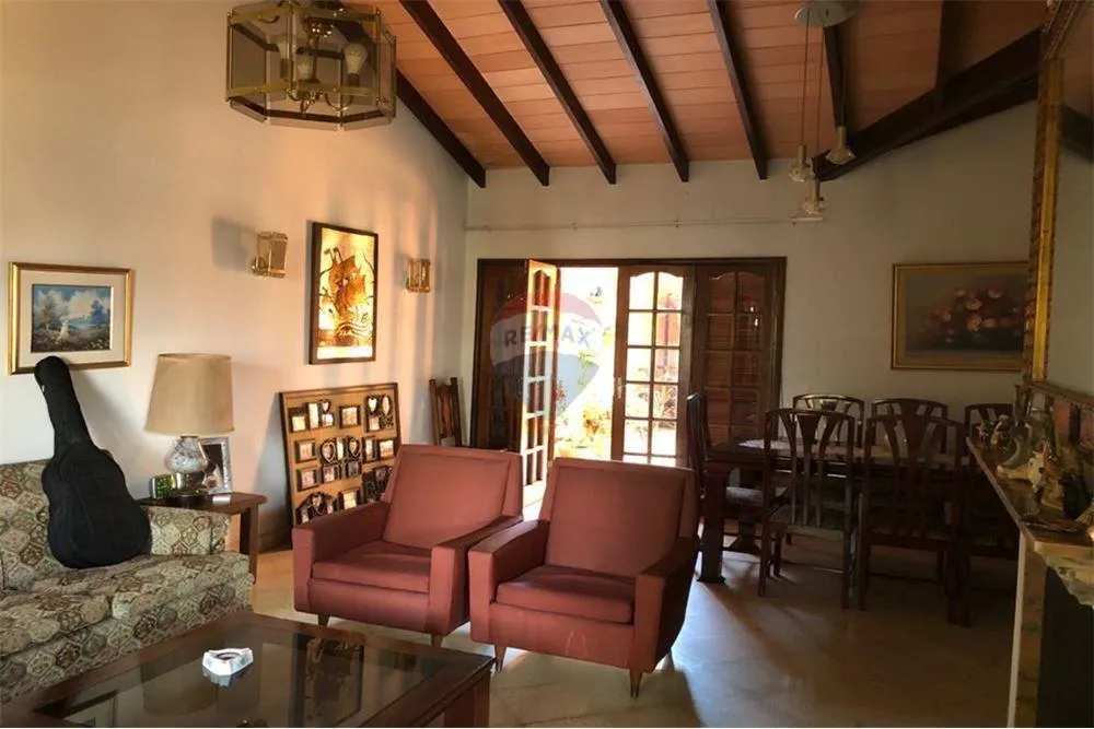 Casa con amplio terreno en Los laureles — foto 2
