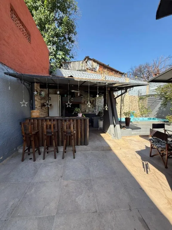 VENDO CASA SOBRE LA AVENIDA ARTIGAS, BARRIO JARA — foto 2
