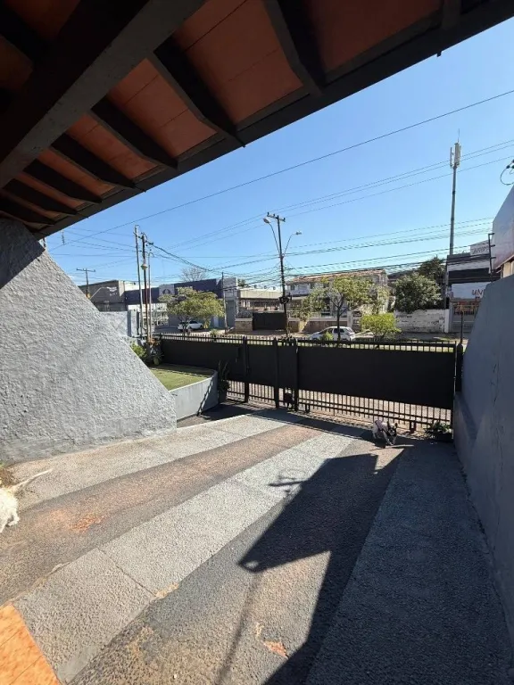 VENDO CASA SOBRE LA AVENIDA ARTIGAS, BARRIO JARA — foto 3