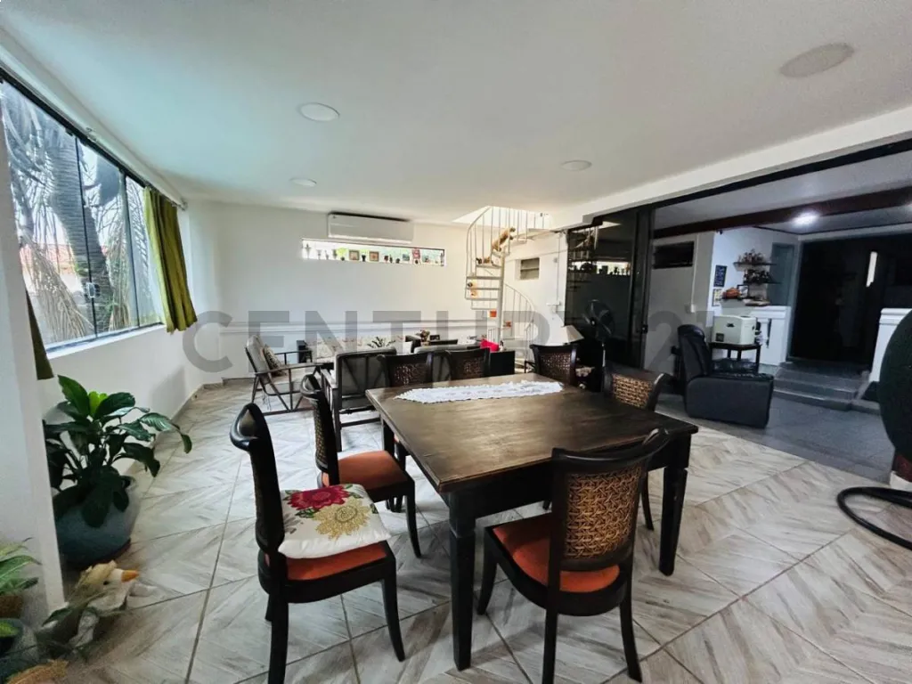 Vendo Residencia en Barrio San Cristóbal con ascensor — foto 3