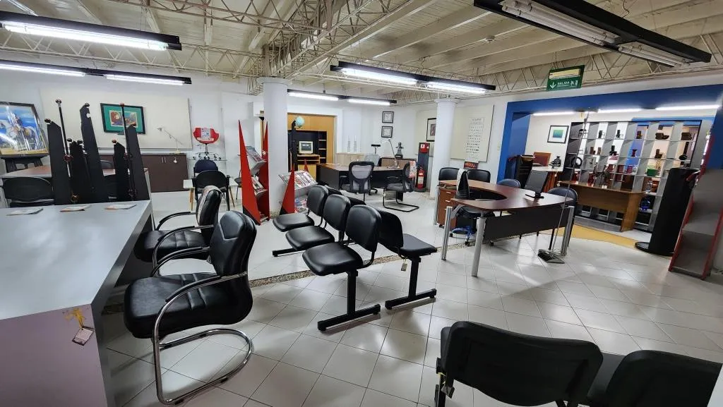 Edificio en Venta, salones de exposición y oficinas, Trinidad — foto 3
