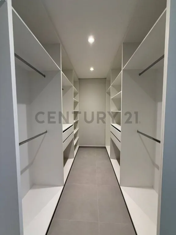 En venta hermoso duplex en condominio en Luque — foto 2