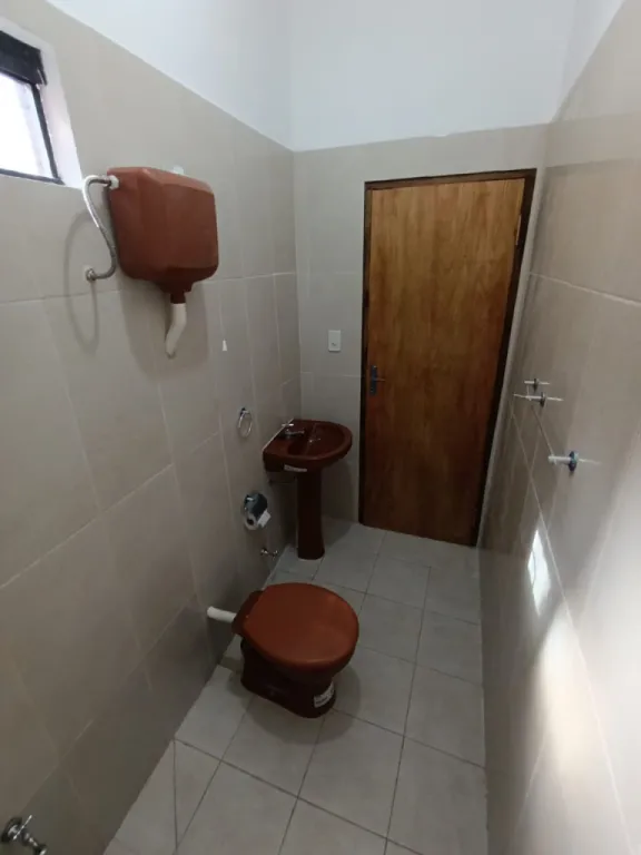 ALQUILO SALÓN COMERCIAL A ESTRENAR EN LAURELTY LUQUE — foto 3